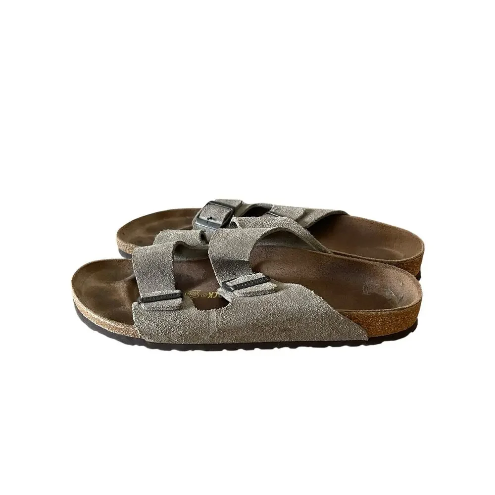 Birkenstock Arizona sandals in a taupe M:11